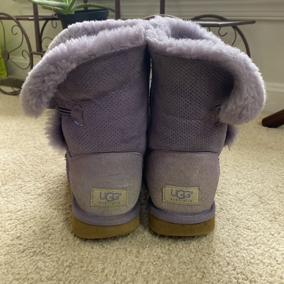 Light Purple Bailey Button Ugg Boots Size 7 Perforated design - Picture 4 of 6